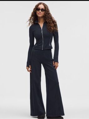 NWT Lululemon define HR wide leg pant Luon in Navy Blue color